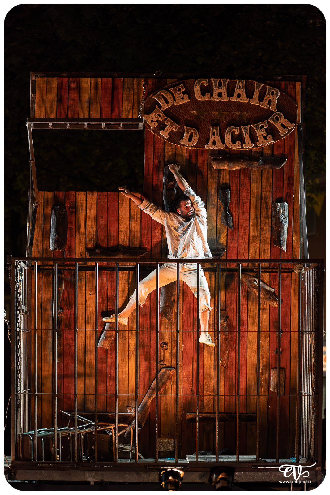 DE CHAIR ET D'ACIER (CIE 100 RACINES)